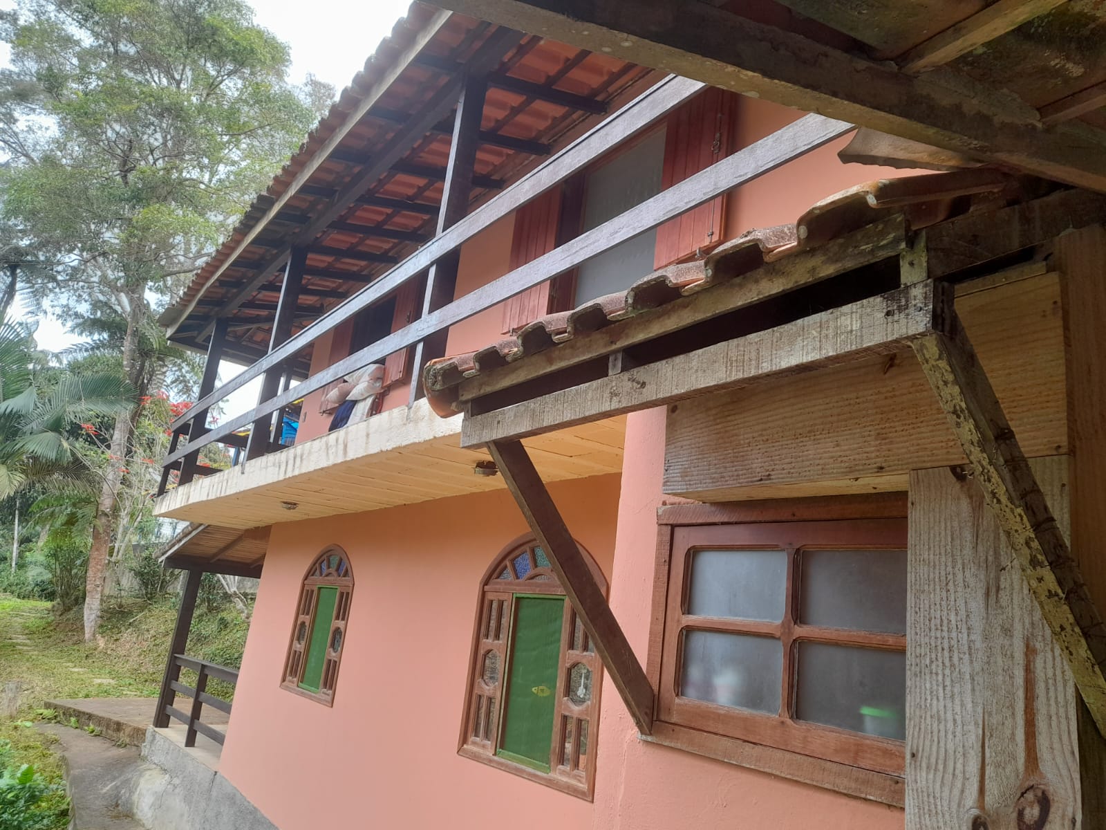 Ótima Casa no Centro de São Pedro da Serra. Código: VC010